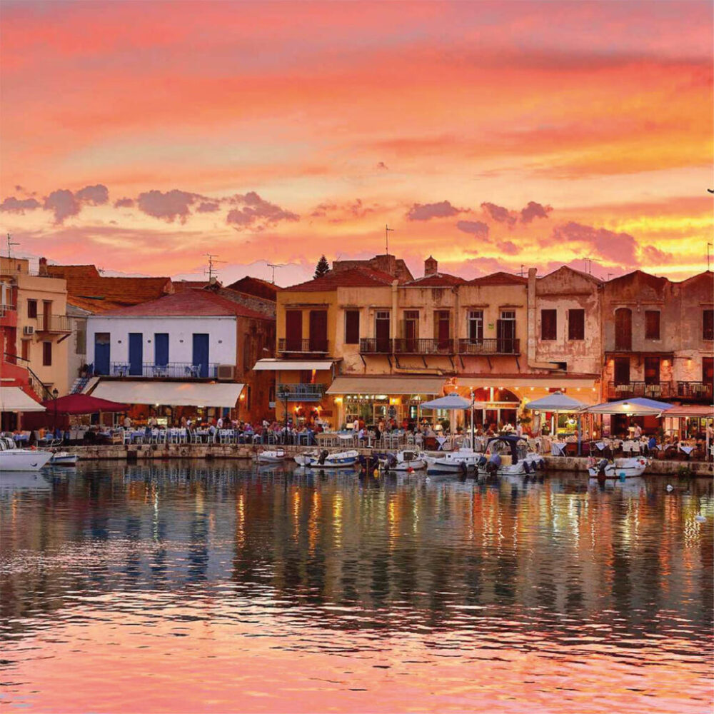 Cultuur in de directe omgeving Rethymno is één van de grootste steden op Kreta. Qua cultuur is een bezoek aan het fortezza of een wandeling door de oude binnenstad met z’n kleine straatjes zeker de moeite waard. Vergeet de Rimondi fontein, de vuurtoren en de Venetiaanse haven niet die zeer fotogeniek is. Weet jij het kerkje deels gebouwd in de rots te ontdekken?